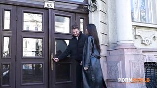 Lia Lin- Generous Customer Leaves Her A Big Tip