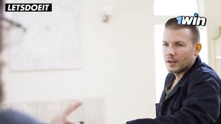 Step Mom Jennifer White Seduces Big Dick Worker - HORNY HOSTEL