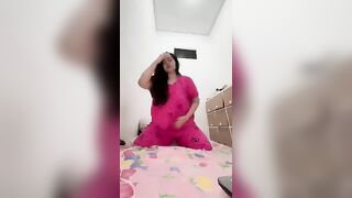 Viral Pegawai Bank Show Bugil Demi Pacar 2/3