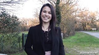 Heivy, 25 Ans, Passe Devant La Caméra