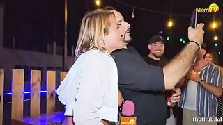 Jenny Interactúa Con Fans 4