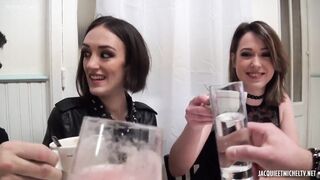 Marie, 26 Ans, S'amuse Avec Sophia