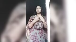 Sweet Pakistani Girlfriend Making Video For BF