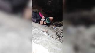 ساک زدن دختر ایرانی توی کوه برای دوست پسرش.آب پسره هم میریزه توی دهن دختره.suck dick in mountain and cum ib mouth