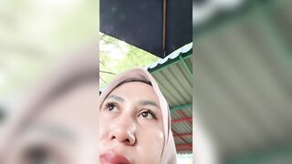 Bunda Cantik Penjaga Warung Kolam Renang