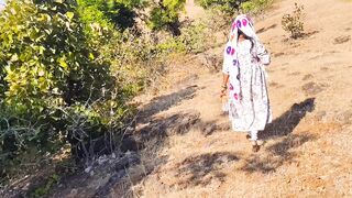 Ladki hmko jangle me mili, vah subah subah gav ke najdiki jangle me bathroom karne aai thi - Indian bhabhi hot xxx movie in Hindi voice.