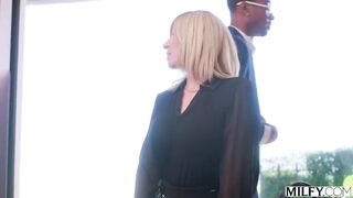 Sara Jay Big Curves For Easier Negotiation