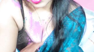 Holi sex brother-in-law applied color to sister-in-law and left her sister-in-law in Hindi audio from Holi