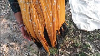 Jungle me mangal. Khet se chara katne aati bhabhi ko doggy style me chod diya