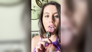 Violet Summers Happy humpday plugging up my booty with my jewelry and letting my pussy get so wet from it 2022/05/22 Nudiez leak free video via NSFW247