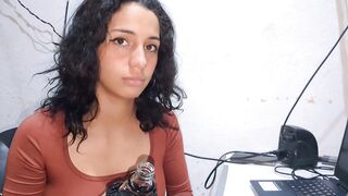 Whats goes do with Julianapalvin?