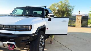 Nicole Aria The Neighbor Help Orgasm