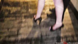 The cuckold had been asking his girlfriend to have sex with someone in front of him for a long time, and the girl finally agreed ????