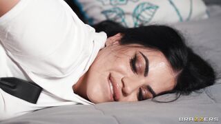 A burglar broke into a hot milfs house, wanting to rob her, but ended up catching her jerking off ????