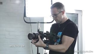 We have the opportunity to see how porn was filmed with a hot blonde Before our eyes, the beauty changes into sexy lingerie, and then goes to meet the guy ????