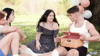 Malik Delgaty & Dom King Fucking Outdoor - Dick At The Picnic