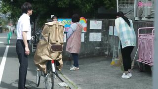 神木丽 (新无码破解中文字幕) 趁妻子带儿子回娘家的期间 和儿子幼儿园的漂亮老师在家密会