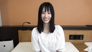 3作品合計200分！ 色白スレンダーな身体とアイドル級の容姿を併せ持つ純真無垢な女の子。経験浅めなおまんこに人生初中出し♡②