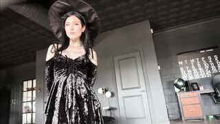 Sexy Tattooed Girl Pov