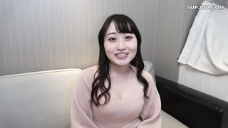 色白なＪＤが肌を赤くさせてイキまくる姿を見ると、男って頑張りたくなりますよね？