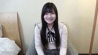 色白スレンダーアイドル系美●女に愛情たっぷりの中出しエッチ！