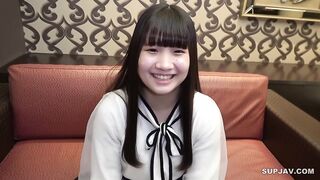 幼さが残る18才の黒髪清楚の女の子。 夢の為にAV撮影、はじめての中出しまで