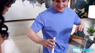 [familystrokes] Roxie Sinner Roxie’s Twerking Assistant Don...