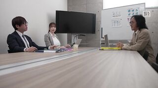 Ako Kimura - On A Business Trip, I Unexpectedly Ended Up Sharing A Room With My Nerdy Subordinate